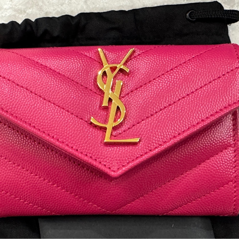 YVES SAINT LAURENT
Cassandre Matelasse Small Envelope Wallet Fuchsia - Picture 6 of 8
